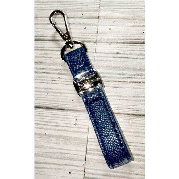 Salvatore Ferragamo Perfumes Navy Blue Leather Clasp Bag Strap or key Chain - Picture 7 of 8